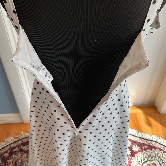 Adorable Dress-Small- White with Black Polka Dots & Bow-Great Preowned Condition - Picture 6 of 14